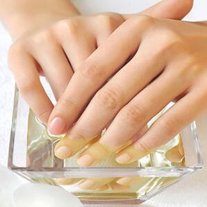 baño de uñas con vinagre de manzana para hongos